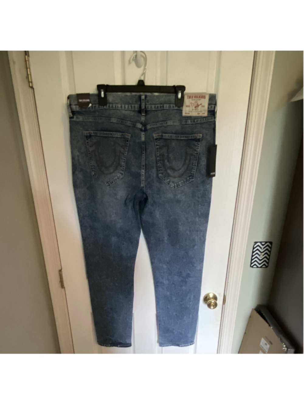 NWT True Religion Men’s 38x30 Geno Big T Relaxed Slim Fit Medium Blue Wash - Picture 3 of 11